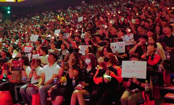 농심이 지난 27일 인천 영종도 인스파이어 아레나에서 개최한 e스포츠 경기 ‘2025 LCK 로드쇼’의 현장 모습./사진=농심 