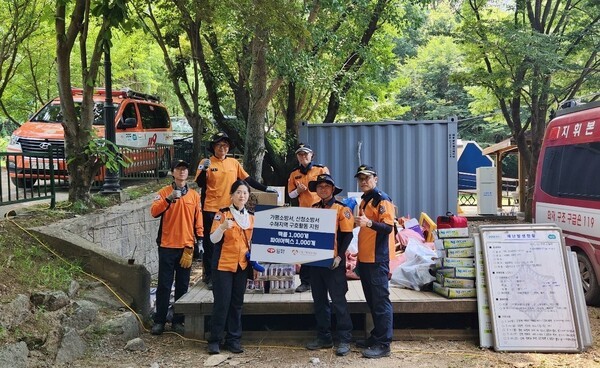 일화가 소방가족희망나눔재단을 통해 가평소방서에 맥콜과 파이어엑스 등을 전달했다./사진=일화 