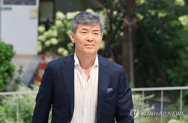 이종호 전 블랙펄인베스트 대표가 지난달 30일 서울 종로구 KT광화문빌딩 민중기 특별검사팀 사무실에 3차 소환조사를 받기위해 출석하고 있다./사진=연합뉴스