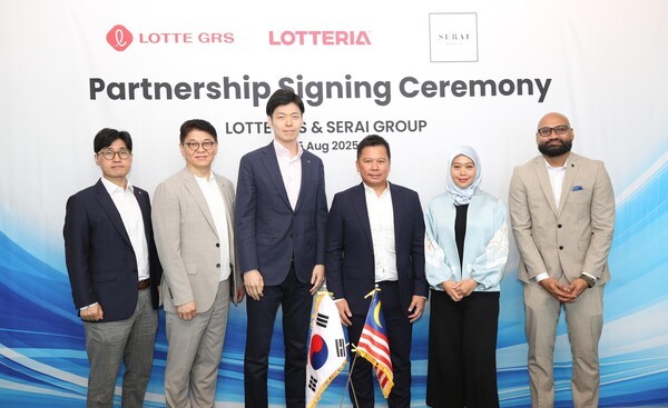 지난 5일 롯데월드타워에서 열린 왼쪽부터 이권형 롯데GRS 글로벌사업부문 상무, 차우철 롯데GRS 대표이사, 신유열 롯데지주 미래성장실장(부사장), 나집 하미드 세라이그룹 회장, 키스티나 타프 이사, 일랑게스 라오 COO. / 사진=롯데GRS