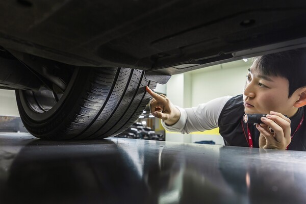 케이카는 막바지 휴가철을 앞두고 보다 안전하고 쾌적한 전기차 운행을 위한 필수 점검 사항과 운전 팁을 소개한다고 14일 밝혔다. /사진=케이카