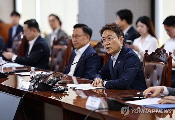 권대영 금융위원회 부위원장이 21일 서울 은행연합회에서 열린 석유화학 사업재편 금융권 간담회에서 발언하고 있다. /사진=연합뉴스 