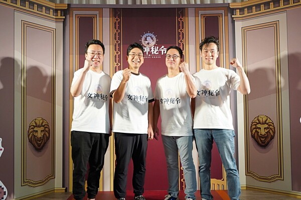 (왼쪽부터) 픽셀트라이브 이정환 시스템 디렉터, 픽셀트라이브 배정현 대표, 카카오게임즈 임영준 사업 본부장, 픽셀트라이브 정태룡 콘텐츠 디렉터 /사진=카카오게임즈