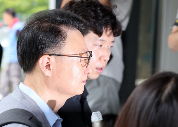 구세현 전 웰바이오텍 대표이사가 지난달 13일 서울 종로구 윤석열 전 대통령 부인 김건희 여사 의혹을 수사하는 민중기 특별검사팀 사무실에 출석하고 있다.