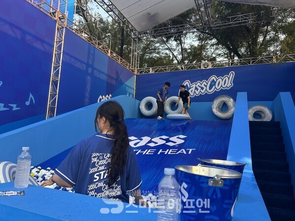 ‘카스쿨 라이드’는 대형 슬라이드에서 튜브를 타고 미션을 수행하는 체험 프로그램이다./사진=김선주 기자