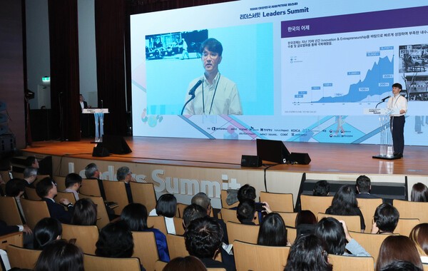 신현상 한양대 경영학과 교수가 기조강연을 하고 있다. /사진=대한상의