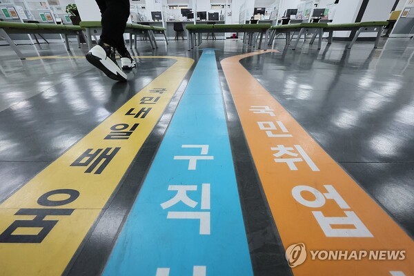 서울서부고용복지플러스센터 구직상담 창구 /사진=연합뉴스