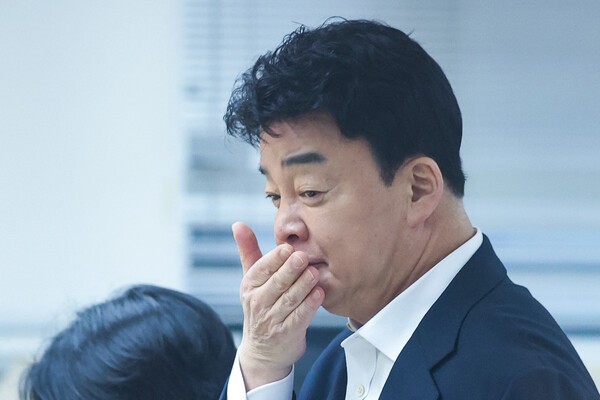 백종원 더본코리아 대표가 지난 6월 서울 서초구 스페이스쉐어 강남역센터에서 열린 첫 정기 주주총회에 참석하고 있다. /사진=연합뉴스