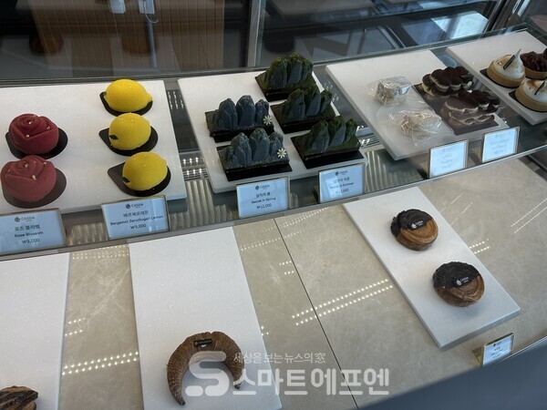 카시아 속초에서만 판매하는 ‘설악의 봄’과 ‘설악의 여름’은 설악산을 모티브로 했다./사진=김선주 기자