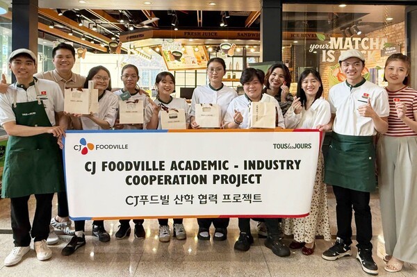 CJ푸드빌은 지난 4월부터 베트남 호치민시에 위치한 ‘사이공 투어리스트 관광호텔 전문학교’와의 협력을 바탕으로 청년 채용 프로그램을 운영했다./사진=CJ푸드빌