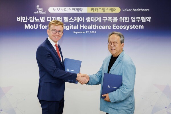 (왼쪽부터) 캐스퍼 로세유 포울센 한국 노보노디크제약 대표와 황희 카카오헬스케어 대표