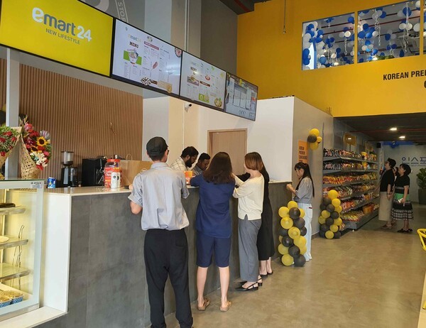 이마트24 인도 1호점(BHS) 내부 모습./사진=이마트24