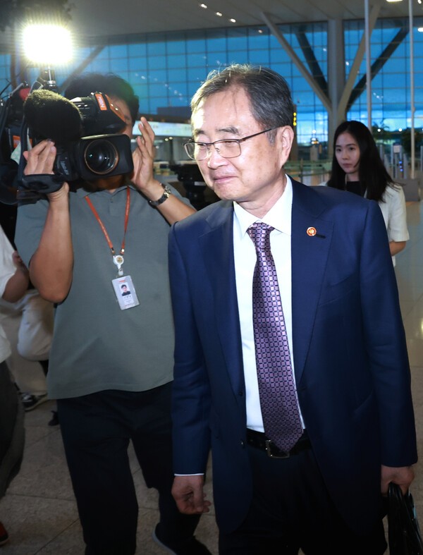 8일 인천국제공항 제2여객터미널을 통해 미국으로 출국하고 있는 조현 외교부 장관의 모습. /사진=연합뉴스