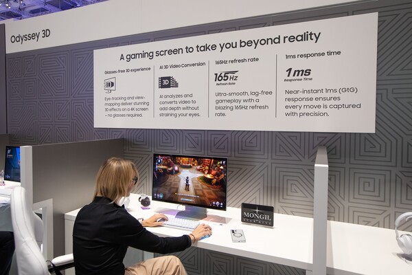 넷마블은 삼성전자와 협업해 ‘IFA 2025’에서 액션 RPG 신작 '몬길: STAR DIVE'를 공개했다. /사진=넷마블