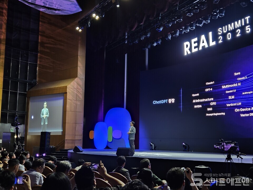 이준희 삼성SDS 대표가 리얼 서밋 2025에서 키노트 발표를 하고 있다. /사진=양대규 기자