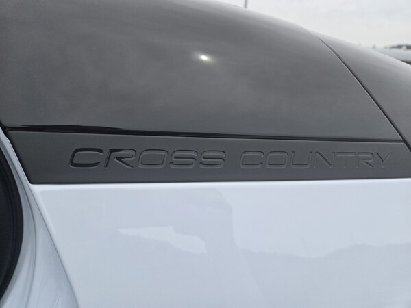 볼보 EX30 크로스컨트리에 각인된 크로스컨트리 문구. /사진=김동하 기자