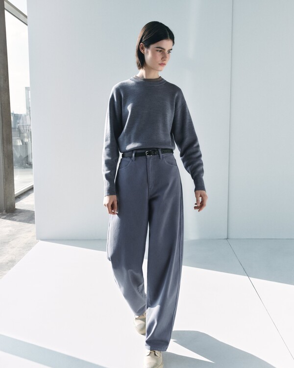 북해(North Sea)의 푸른 심해에서 영감을 받은 유니클로 2025 FW Uniqlo U 컬렉션.