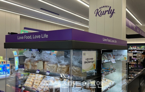 지난 2023년 12월 CU와 컬리는 컬리 특화 매장 'CU타워팰리스점'을 운영했다.입구에 들어서자마자 컬리존을 만나볼 수 있었다./사진=김선주 기자 