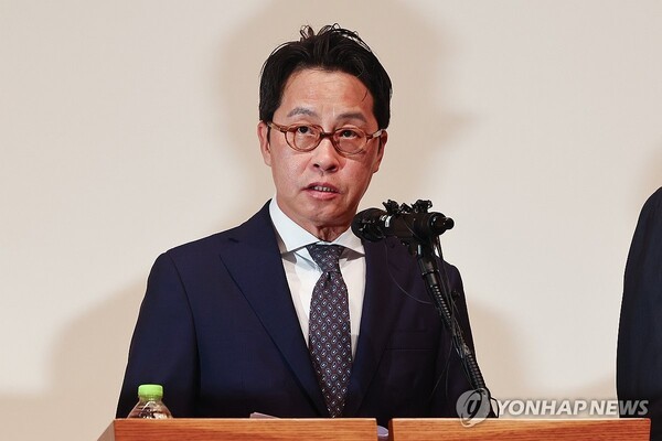 조좌진 롯데카드 대표이사가 18일 서울 중구 부영태평빌딩에서 해킹 사고로 인한 고객 정보 유출사태에 대한 사과문을 발표하고 있다. /사진=연합뉴스