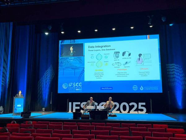 세계화장품학회 고은비 연구원 구두발표 모습./사진=아모레퍼시픽