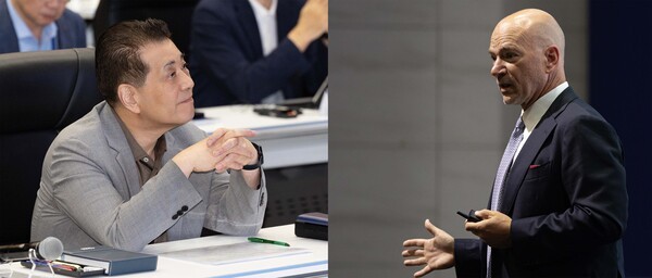 장인화 포스코그룹 회장이 22일 포스코 송도 글로벌R&D센터에서 열린 2025 포스코포럼에서 기조강연자인 앤드류 맥아피(Andrew McAfee) MIT 경영대학원 교수와 대화를 나누고 있다. /사진=포스코