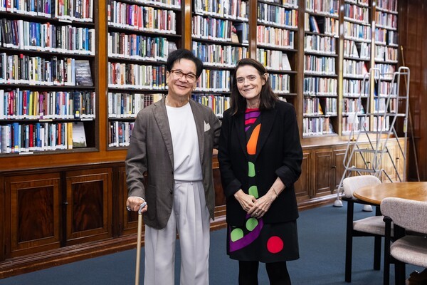 이재현 CJ 회장이 영국 런던에서 세계 최정상급 외교 안보 싱크탱크인 채텀하우스의 브론웬 매덕스 소장을 만나 통상 환경 변화와 국제 정세에 대해 논의했다. /사진=CJ