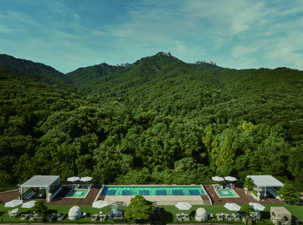 울창한 숲으로 둘러싸인 안토 회원 전용 인피니티풀./사진=한화호텔앤드리조트 