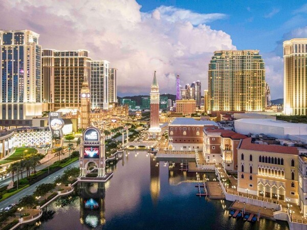 현대백화점은 VIP 서비스 차별화를 위해 마카오 대표 리조트 기업 '샌즈 차이나'(Sands China)와 공동 마케팅을 하기로 했다.