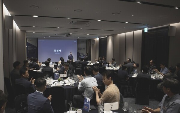 한동진 지슨 대표가 환영사를 하고 있다. 