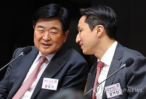 HD현대 권오갑 회장과 정기선 수석부회장 /사진=연합