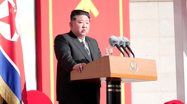 지난 4일 평양에서 개막한 북한 무장장비전시회 '국방발전-2025'에서 김정은 북한 국무위원장이 연설하고 있다. /사진=연합뉴스