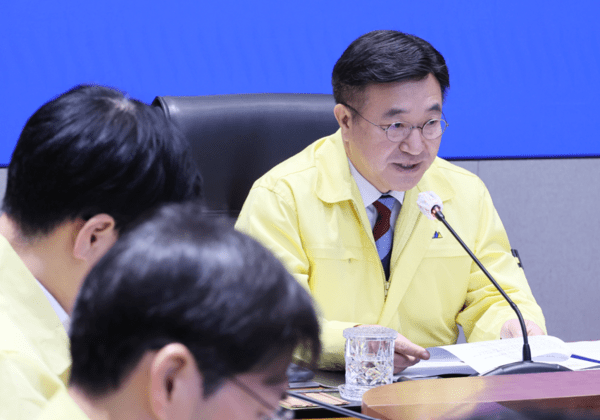 13일 서울 종로구 정부서울청사 상황센터에서 윤호중 행정안전부 장관이 국가정보자원관리원 행정정보시스템 화재 관련 중앙재난안전대책본부 11차 회의를 주재하며 발언하고 있다. /사진=연합뉴스