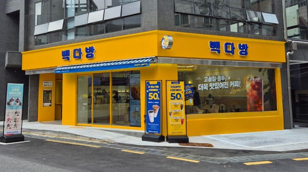 본사 주도형 상생모델로 오픈한 신논현역점 빽다방 /사진=더본코리아