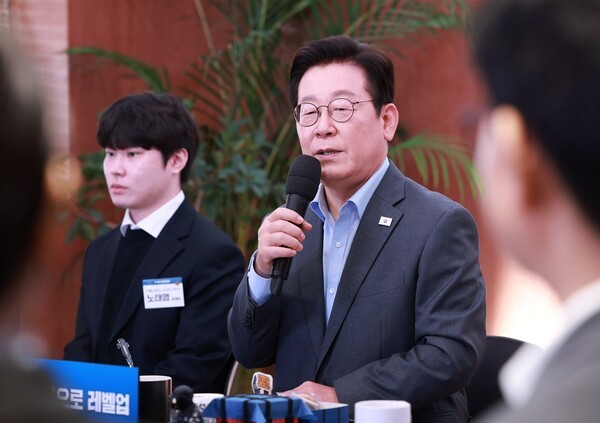 이재명 대통령이 '펍지 성수'에서 열린 K-게임 현장 간담회에서 발언하고 있다. /사진=대통령실통신사진기자단. 연합뉴스