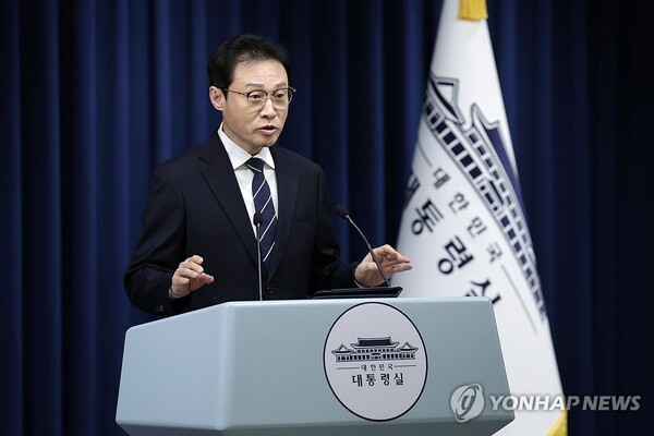 이규연 홍보소통수석이 17일 용산 대통령실에서 동남아 불법 구인 광고 긴급 삭제 관련 브리핑을 하고 있다./사진=연합뉴스