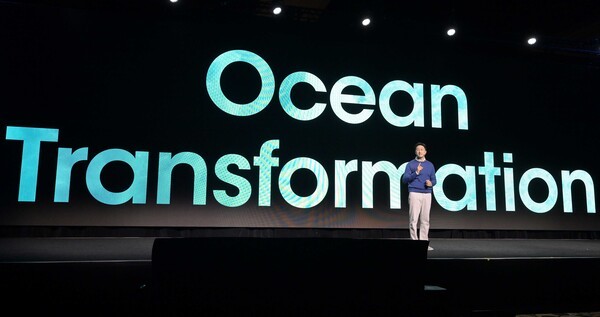 CES 2023 HD 현대 프레스 컨퍼런스에서 정기선 회장이 기조연설을 하고 있다. /사진=연합