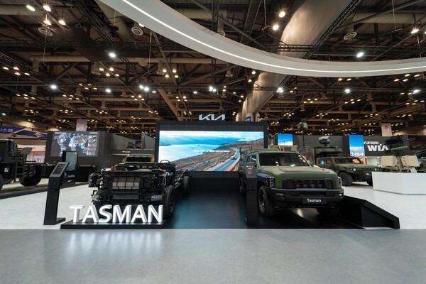 타스만 군용 지휘차는 무전기와 안테나를 장착해 작전 운용능력을 강화했다. 지난달 한국 군의 표준 지휘용 픽업으로 선정돼 연내에 실전 배치될 예정이다. / 사진 = 기아