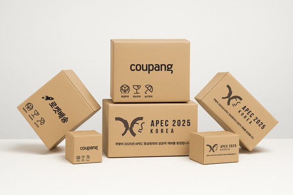 2025 APEC 정상회의 성공 개최 응원 메시지가 새겨진 쿠팡 로켓배송 박사. 