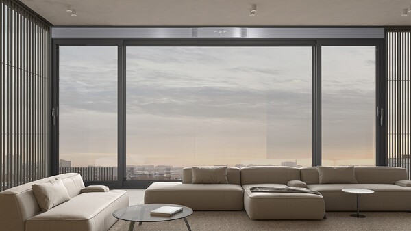 ‘자동환기창 Pro’는 AI 스마트 센서로 실내 초미세먼지·유해물질을 실시간 감지해 자동 환기를 통해 청정한 공기를 유지한다. 고성능 3중 필터 시스템은 초미세먼지를 99.95% 이상 제거하며, 바이러스와 박테리아를 살균해 깨끗한 공기만 실내로 유입시킨다. / 사진 = 금호석유화학