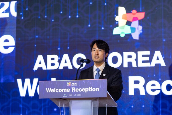 이규호 코오롱그룹 부회장이 지난 26일 부산에서 개최된 2025 APEC 기업인자문위원회(ABAC) 4차 회의에서 환영사를 하고 있다. 이 부회장은 올해 신설된 ABAC 바이오헬스케어워킹그룹(BHWG) 의장으로 활동해왔다. /사진=코오롱그룹