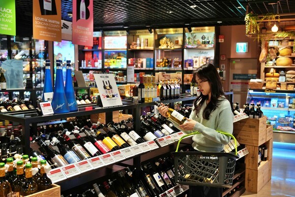 롯데마트 월드타워점 주류매장. / 사진=롯데쇼핑