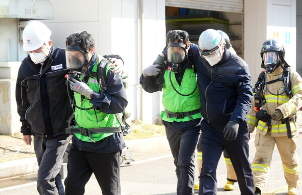 훈련은 광교지사 열병합발전소에 드론이 충돌하는 사고를 시작으로, ▲열원시설 화재 ▲유해화학물질 누출 ▲전기차 화재 ▲열수송관 고온수 누출 등 복합 재난 시나리오에 따라 진행됐다. /사진=한국지역난방공사