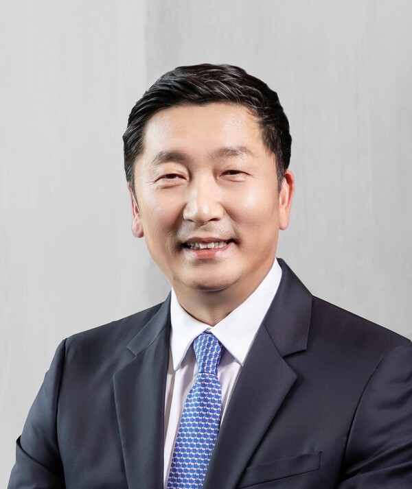 SK온은 이사회를 열어 SK실트론 이용욱 대표이사를 신임 사장으로 선임할 예정이다. 이번 인사를 통해 SK온은 현 이석희 사장과 이용욱 사장이 함께 각자 대표 체계를 이루게 된다. /사진=SK이노베이션