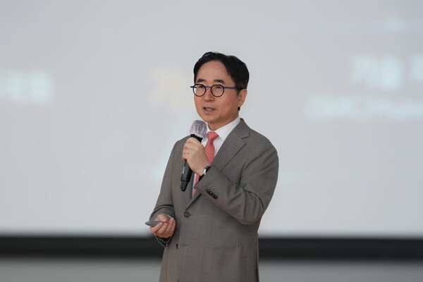 장덕현 삼성전기 사장이 창립기념사를 하고 있다. /사진=삼성전기