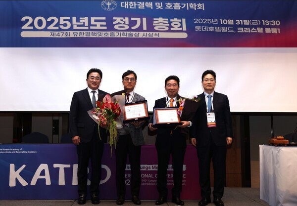 (왼쪽부터) 유한양행 유재천 부사장, 삼성서울병원 정만표 교수, 칠곡경북대학교병원 박재용 교수, 대한결핵 및 호흡기학회 안중현 회장/사진=유한양행