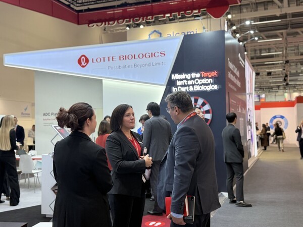 롯데바이오로직스 CPHI Worldwide 부스/사진=롯데바이오로직스