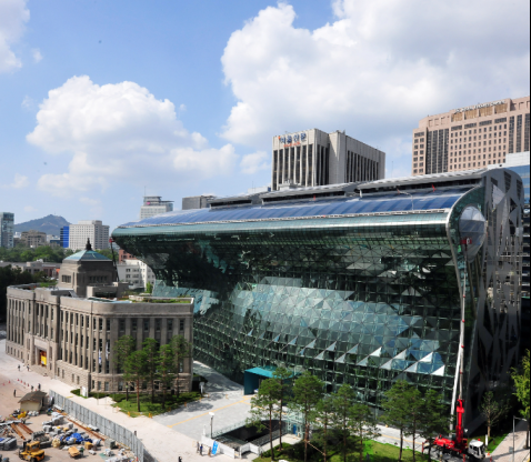 서울시가 소상공인이 스스로 경쟁력을 강화해 '기업가형 소상공인'으로 성장하게끔 돕는 펀드를 조성해 운용한다. 서울 중구 서울시 청사 전경.