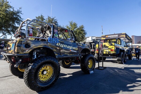 부스에서는 다이나프로를 장착한 AMG G-클래스 6x6, 지프 글래디에이터, 토요타 타코마 등 커스터마이징 차량도 공개한다. /사진=한국타이어