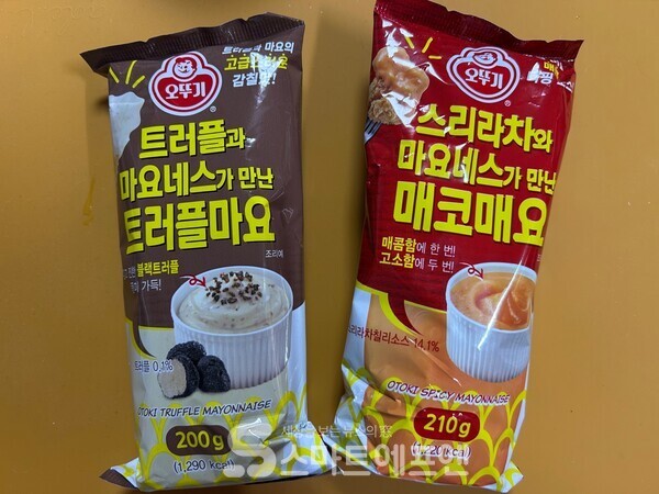 '스리라차와 마요네즈가 만난 매코매요(이하 매코매요)'와 '트러플과 마요네즈가 만난 트러플마요(이하 트러플마요)'는 각각 2023년 10월, 2025년 3월 출시됐다. 