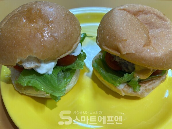 매운 맛을 선호하지 않는 아이들에게는 '트러플마요' 소스를 곁들이는 걸 추천한다./사진=김선주 기자